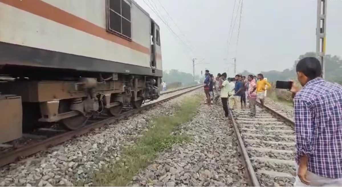 सारण :छपरा- वाराणसी रेलखंड पर ट्रेन हादसा टला सारण :छपरा- वाराणसी रेलखंड पर ट्रेन हादसा टला